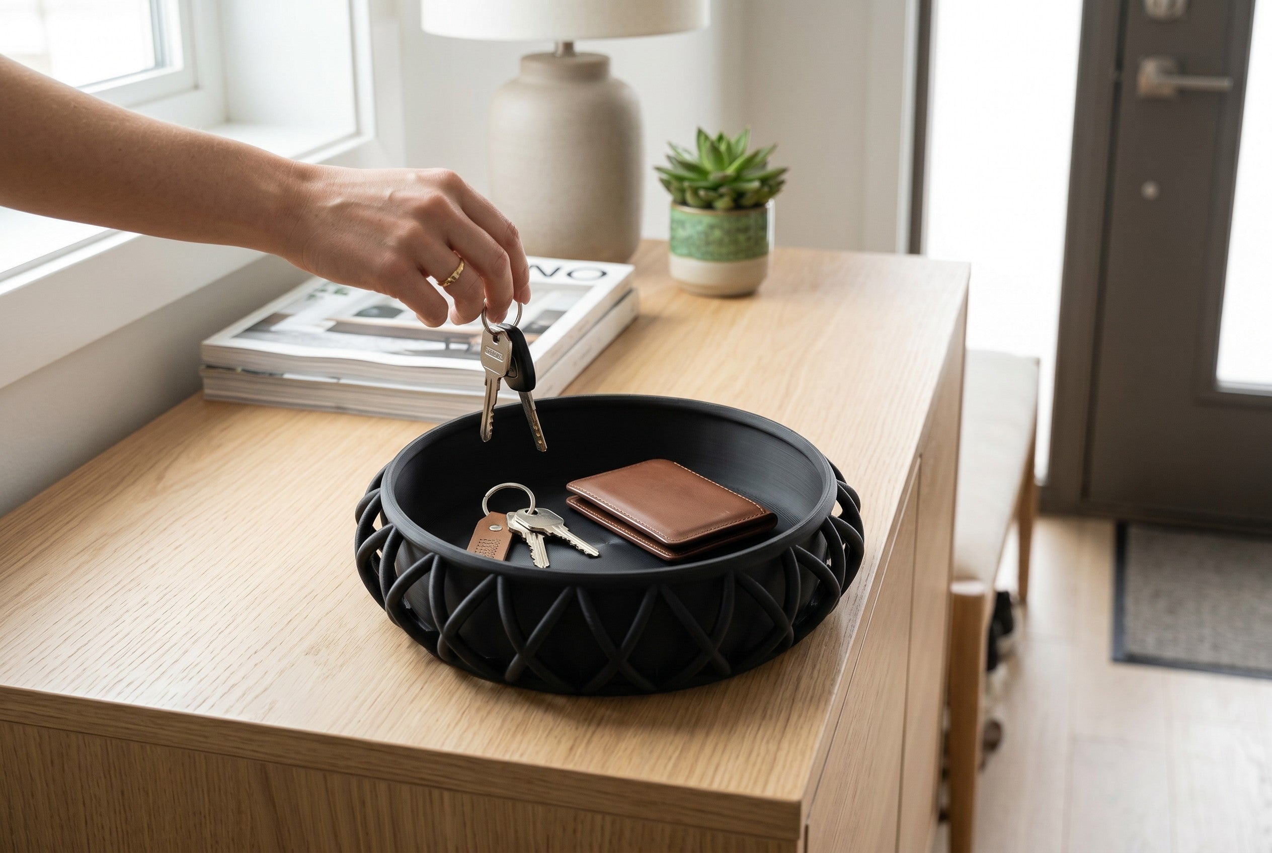 Basket-Style Key Tray, Modern Entryway Organizer for Keys and Wallet, Minimalist Hallway Storage Dish
