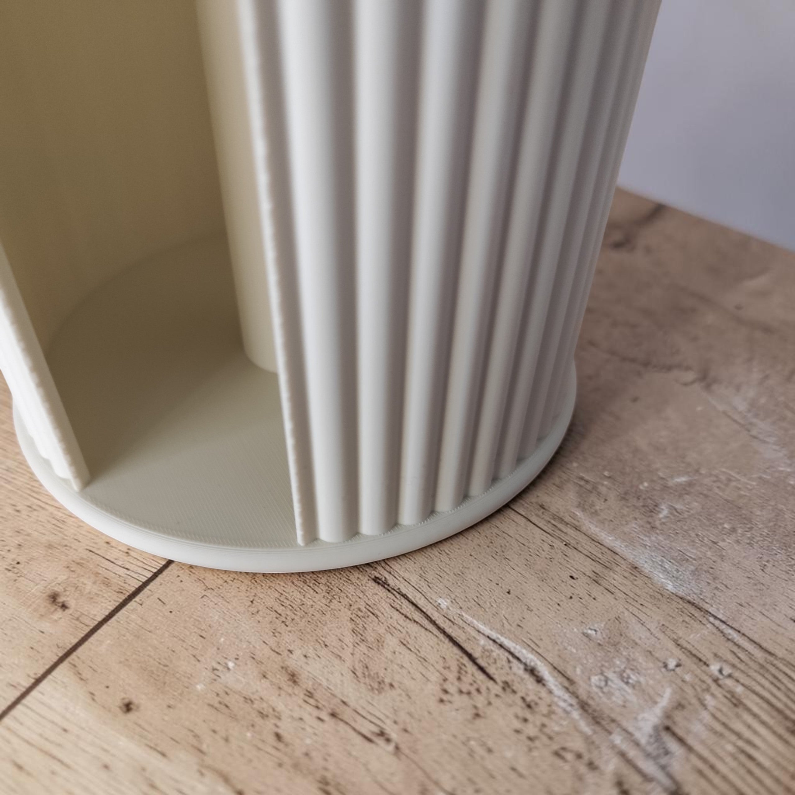 Inca Ribbed Paper Towel Holder, Modern Countertop Kitchen Roll Stand, Minimalist Kitchen Decor