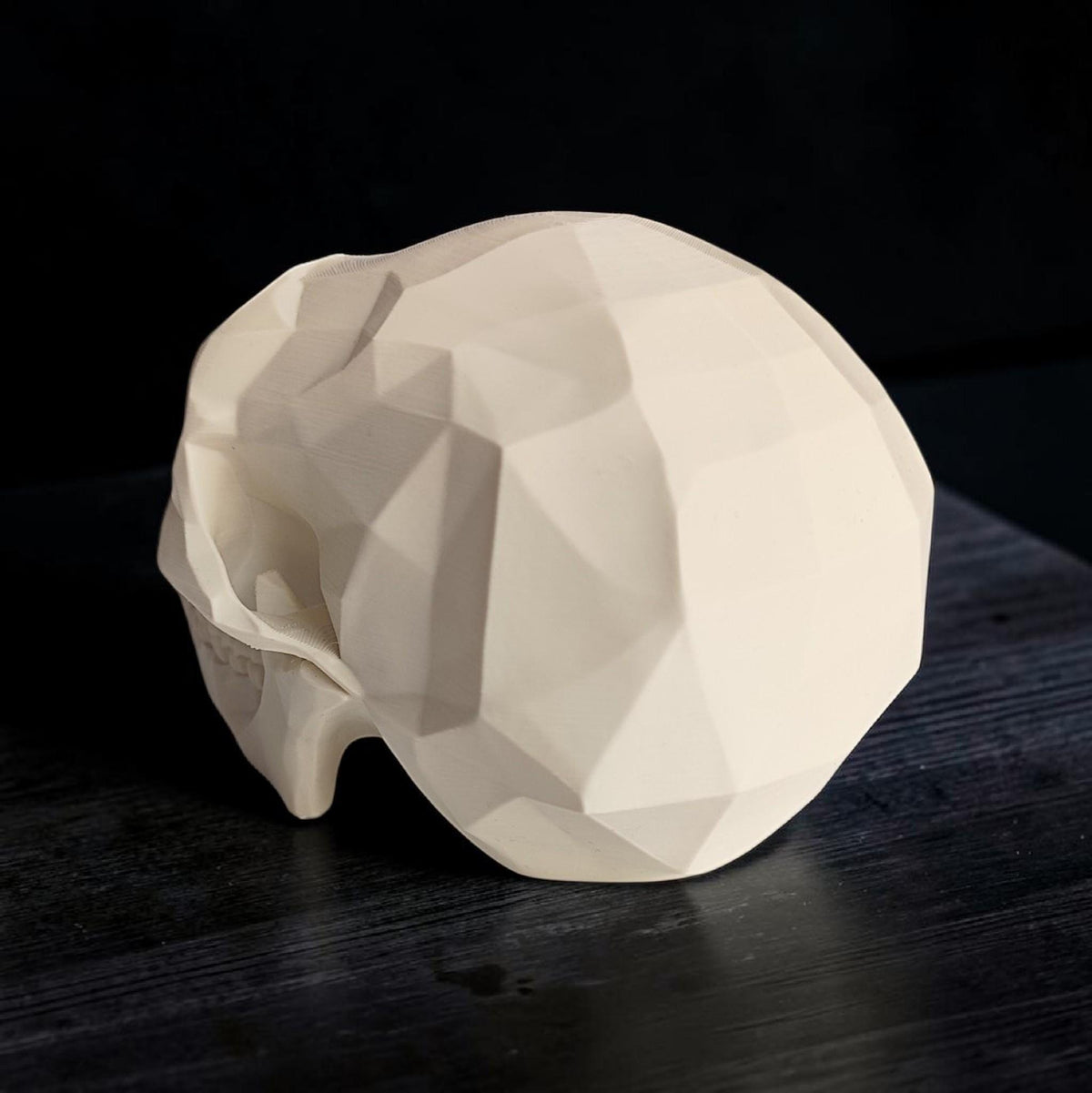 Low Poly Monkey Skull Headphone Stand – Geometric Sculpture, Gamer Desk Decor, PLA+ Plastic